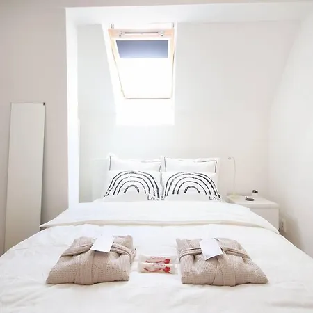 Old Town Sunrise Apartment *