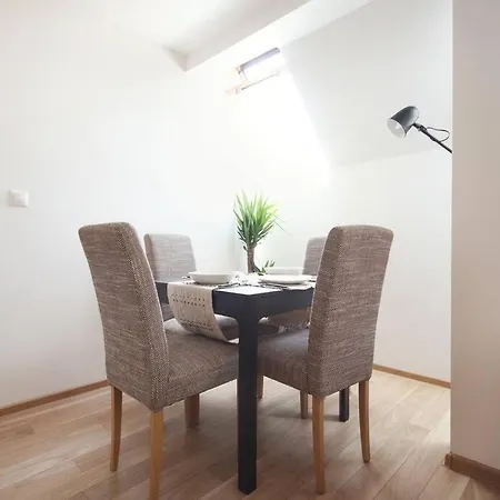 Old Town Sunrise Apartment *