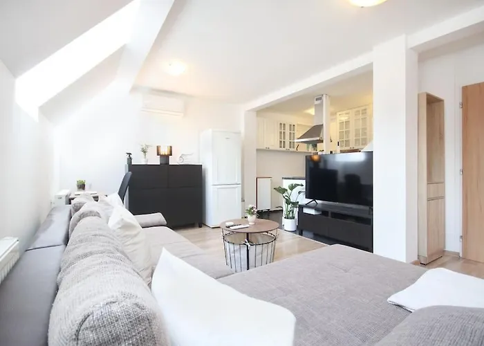 Old Town Sunrise شقة براتسيلافا